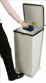 Kovový hygienický samozhášecí odpadkový koš Rubbermaid Defender, objem 100 l, 