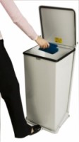 Kovový hygienický samozhášecí odpadkový koš Rubbermaid Defender, objem 100 l, 