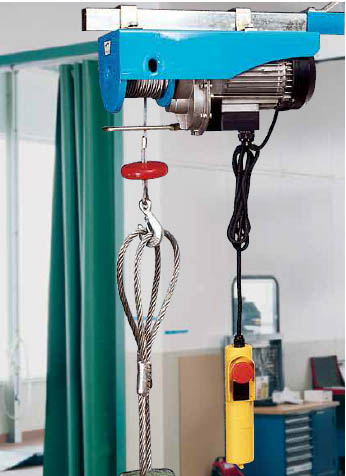 elektrické lanové navijáky skladem